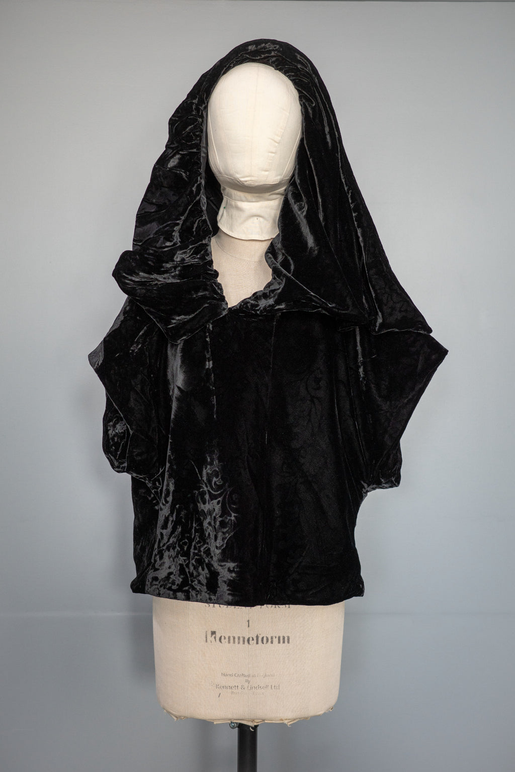 ¹/₀ REQUIEM Hooded Top