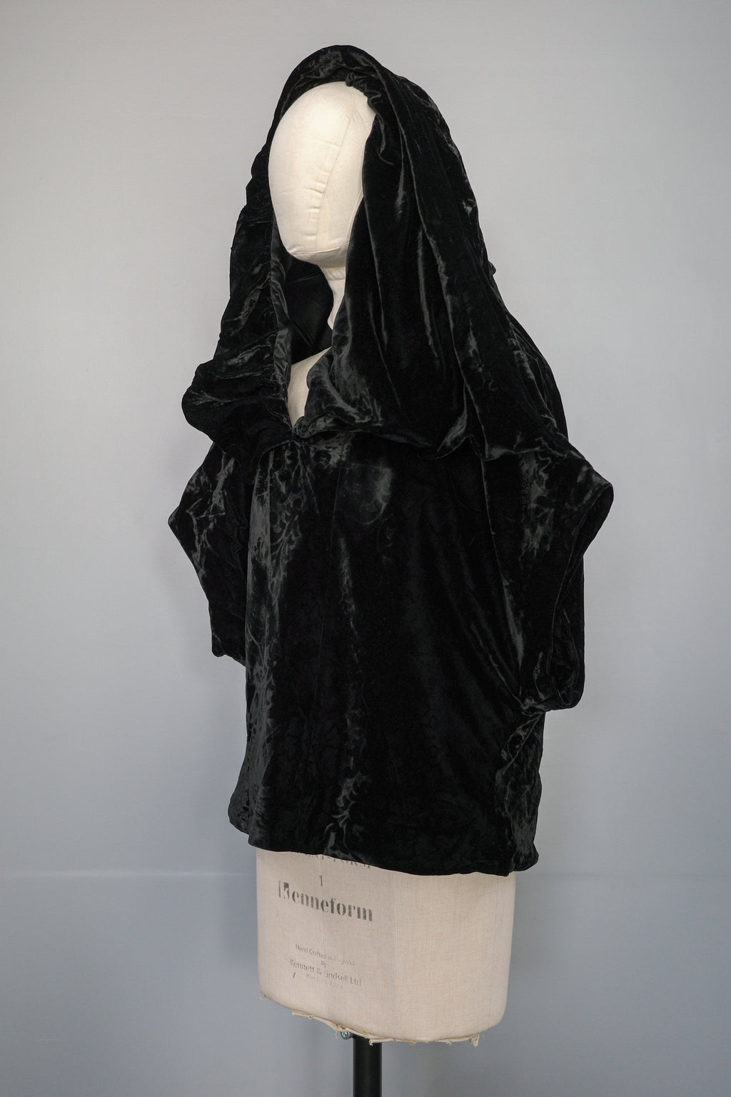 ¹/₀ REQUIEM Hooded Top