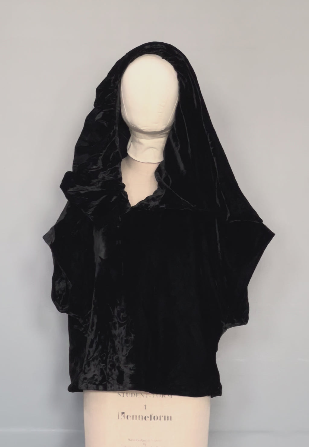 ¹/₀ REQUIEM Hooded Top