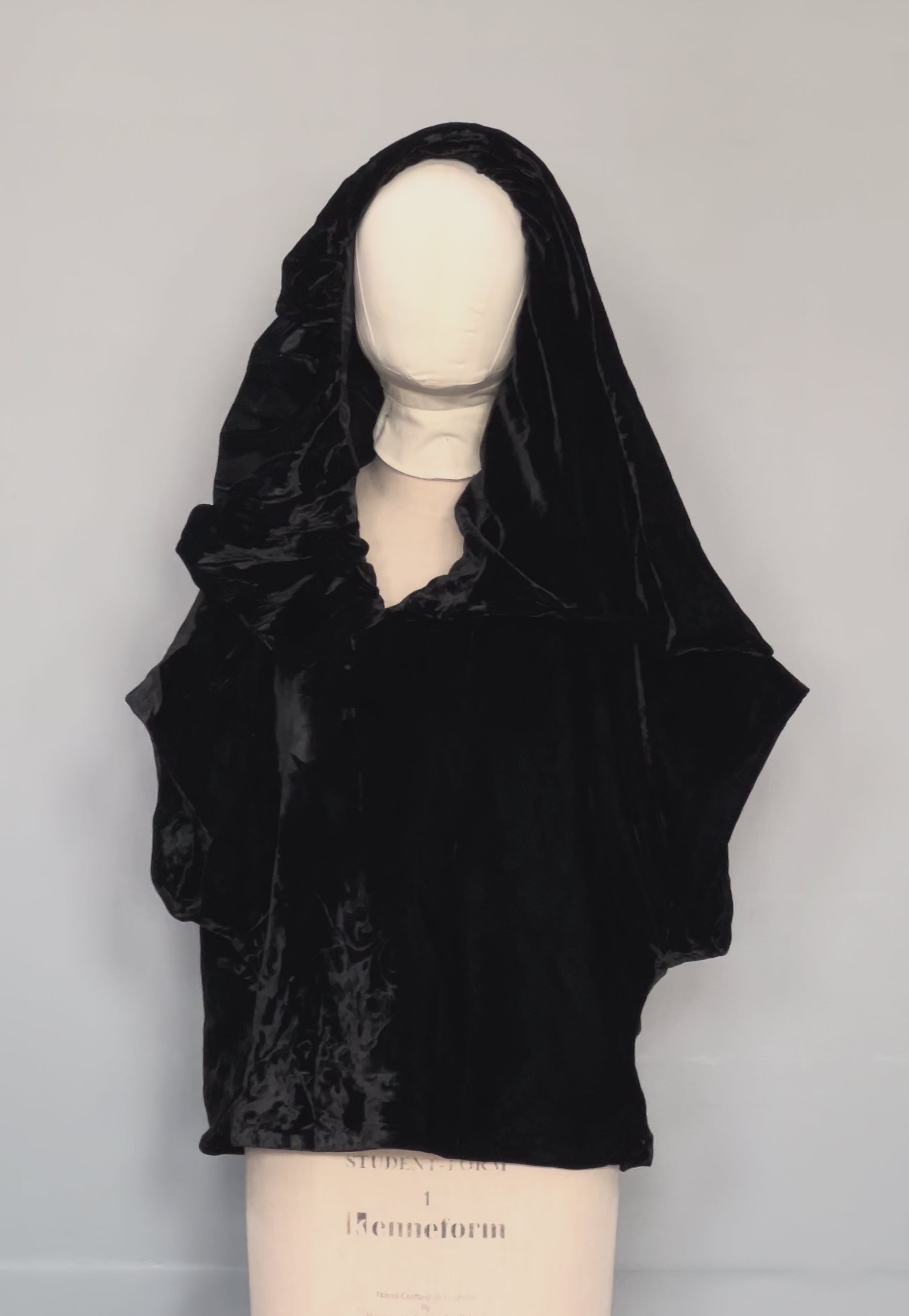 ¹/₀ REQUIEM Hooded Top